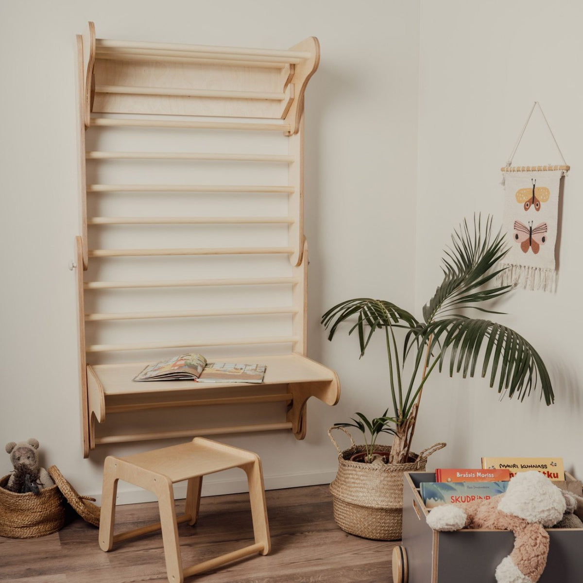 Table and Chair for the leg&go Swedish Wall